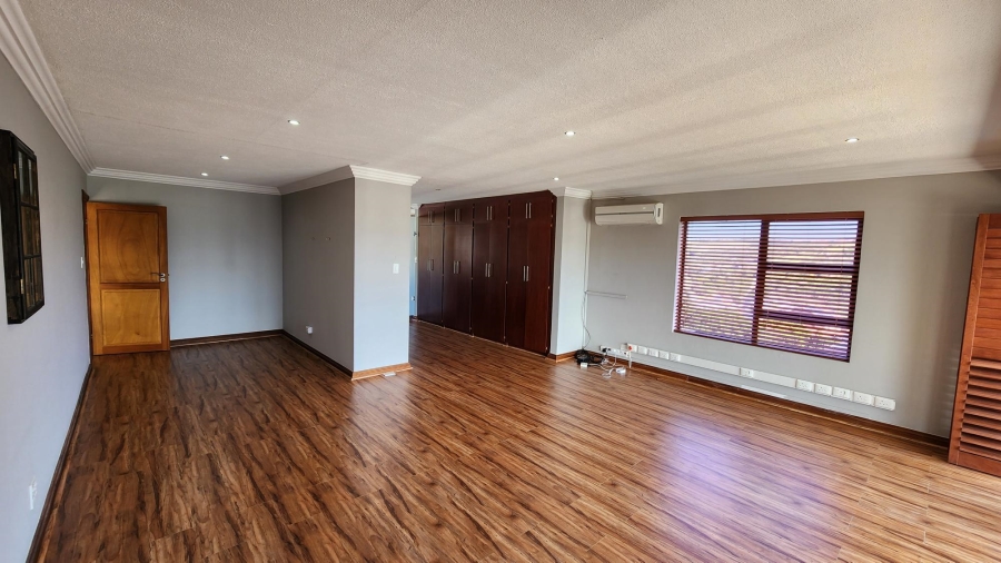 6 Bedroom Property for Sale in Bergsig Western Cape